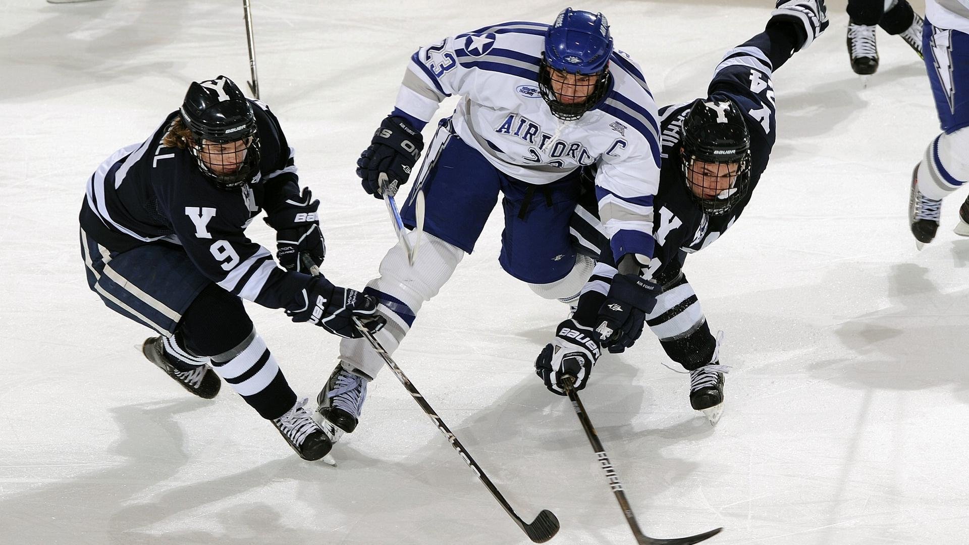 津门奇迹夜，王哲林封神时刻，天津队绝杀火箭震动篮坛