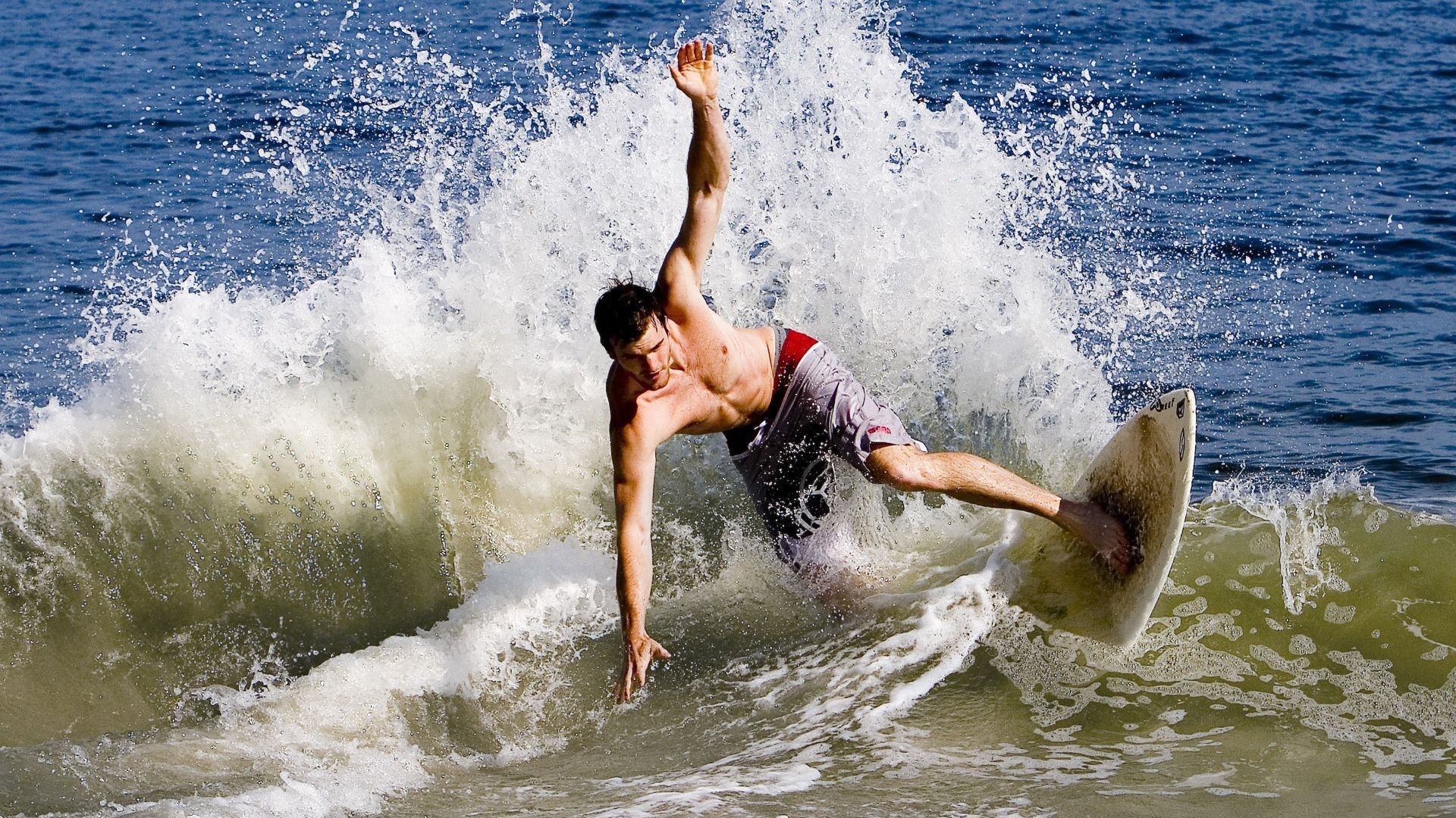 澳网碾压温网？西西帕斯统治全场背后的硬地霸权与草场式微